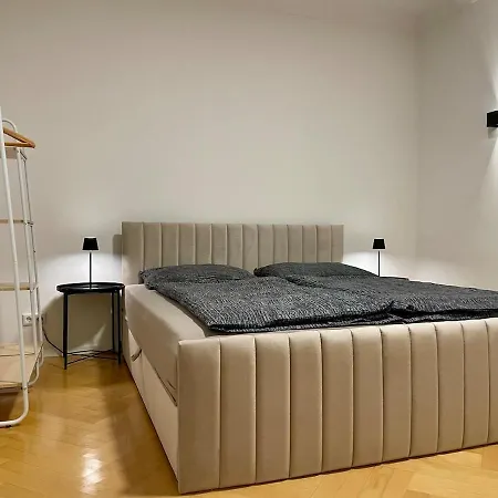 Zentral, Modern, Ruhig אהאוס